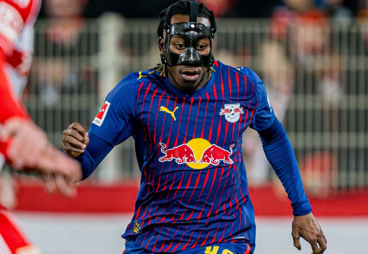 အာဆင်နယ်၊ ဘေယန်မြူးနစ်နဲ့ ပဲရစ်စိန့်ဂျာမိန်းတို့ဟာ ဘွန်ဒက်စ်လီဂါ ကလပ် လိုက်ပ်ဇစ် တောင်ပံ ကစားသမား ယန်း ဒီယိုမန်ဒီကို ခေါ်ယူဖို့ အပြိုင်အဆိုင် ကြိုးပမ်းနေကြပါတယ်။