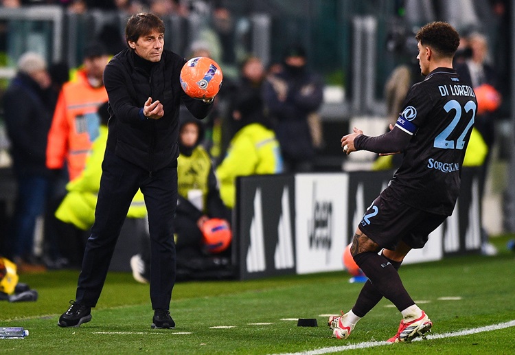 နာပိုလီဟာ လက်ရှိ စီးရီးအေ ဇယားရဲ့ အဆင့် ၃ မှာ ရပ်တည်နေပြီး ထိပ်ဆုံးက အင်တာမီလန်နဲ့ ၆ မှတ် ကွာဟနေပါတယ်။