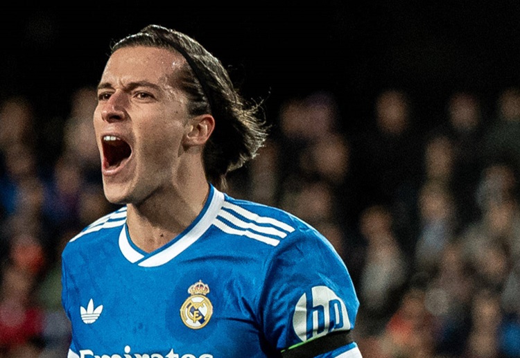 西甲联赛 卡雷拉斯从左路带球内切，在禁区内连过数人后低射破门，为皇马打破僵局。