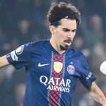 လိုအပ်ရင် ညာနောက်ခံလူ အဖြစ်လည်း ကစားနိုင်တဲ့ သူ့ရဲ့ ဘက်စုံ ကျွမ်းကျင်မှုဟာ ခေတ်သစ် ဘောလုံးလောကမှာ တန်ဖိုးဖြတ်မရတဲ့ အရည်အချင်း တစ်ခု ဖြစ်ပါတယ်။