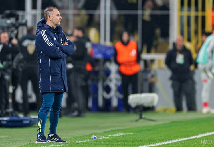 အာဆင်နယ်က ပရီးမီးယားလိဂ် ဇယားထိပ်ပိုင်းမှာ အမှားအယွင်း မရှိအောင် ကြိုးစားနေတာကြောင့် လစ်ဗာပူးလ် အဖို့တော့ အမှတ်ပေးဖလားကို ဆက်လက် ထိန်းသိမ်းဖို့ ဆိုတာ မဖြစ်နိုင်သလောက် ခက်ခဲသွားပါပြီ။