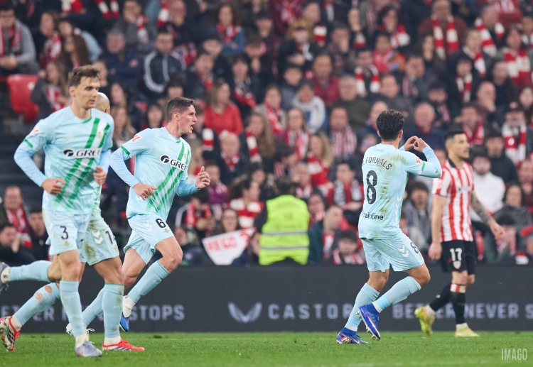 西甲联赛 福尔纳尔斯任意球破门，为贝蒂斯追回一球。