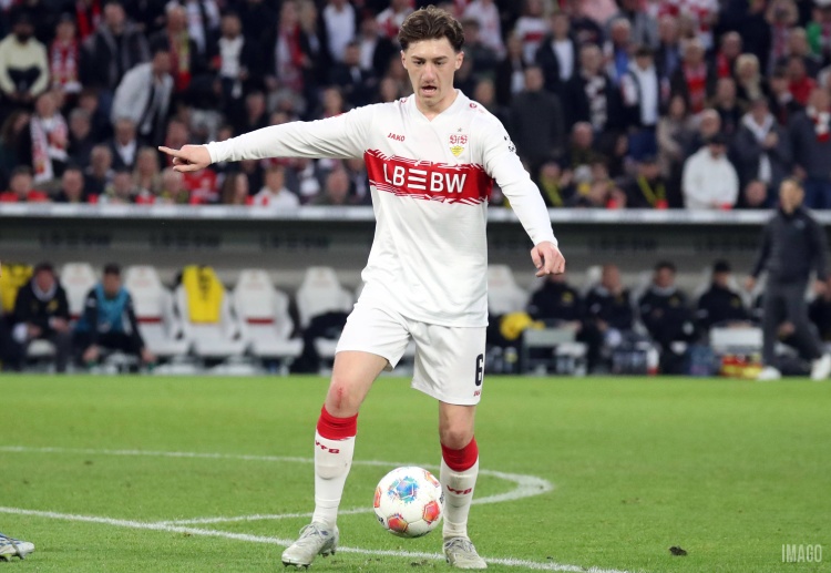 ပရီးမီးယားလိဂ် ကလပ် ယူနိုက်တက်ဟာ စတုဂတ် ကွင်းလယ်လူ အိန်ဂျယ်လို စတေလာကို ခေါ်ယူဖို့လည်း ဂျူဗင်တပ်စ်နဲ့ အပြိုင် ကြိုးပမ်းနေပါတယ်။