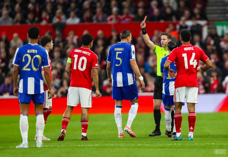 ဖောရက်စ်ဟာ ဒီရာသီ ယူရိုပါလိဂ်မှာ ပြိုင်ဘက်တွေရဲ့ ကန်ချက် တိုင်/ဘားတန်းထိမှု ၆ ကြိမ် အထိ ကြုံတွေ့ထားရပြီး ဒါဟာ ဆဲလ်တစ်၊ မာလ်မိုး တို့နဲ့ အတူ ပြိုင်ပွဲမှာ အများဆုံး ဖြစ်နေပါတယ်။