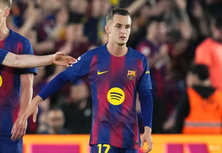 လာလီဂါ ကလပ်ရဲ့ ကွင်းလယ်လူ အင်အား စုစည်းနေမှုကြောင့် သူ့အနေနဲ့ ပွဲကစားခွင့် ရဖို့ တော်တော်လး ခက်ခဲနေခဲ့ပါတယ်။