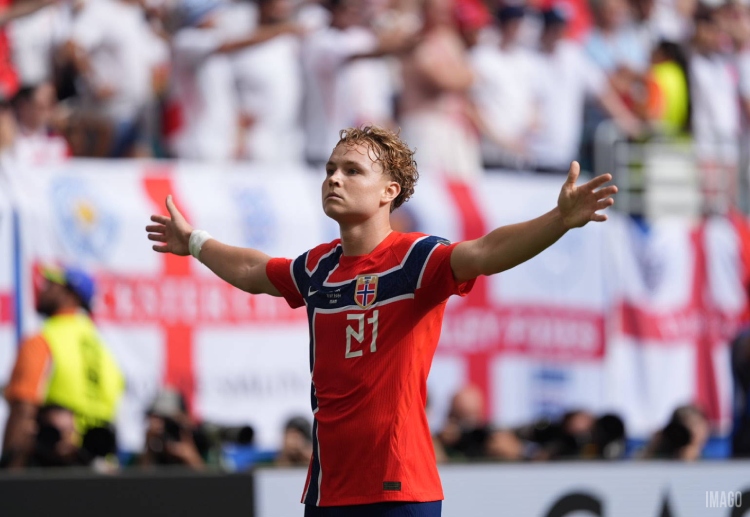 Andreas Schjelderup marcou um gol logo no início da partida da Noruega contra a Inglaterra pela Copa do Mundo de 2026